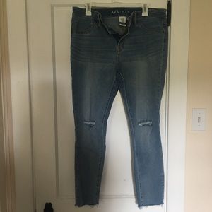 Ava & Viv Cropped Stretch Light Wash Skinny Jeans